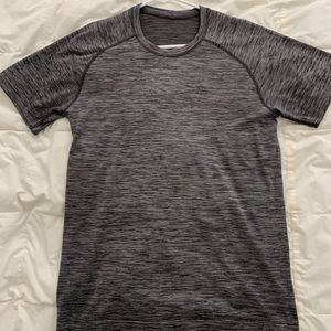 Lululemon metal vent tech shirt Small